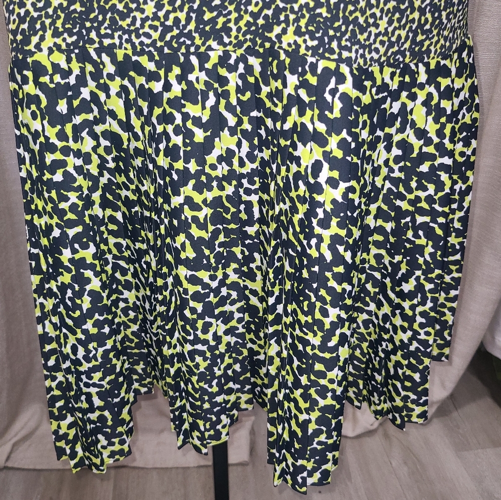 Loft Dress - Picture 3 of 6